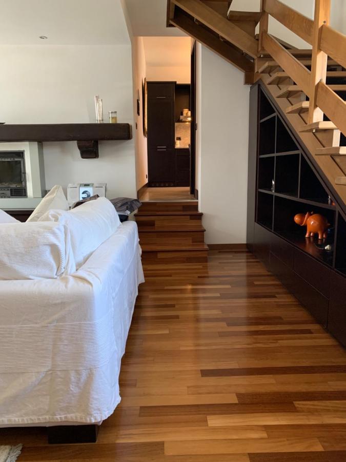 Near Como, Charming Apartment With Fireplace Grandate Dış mekan fotoğraf