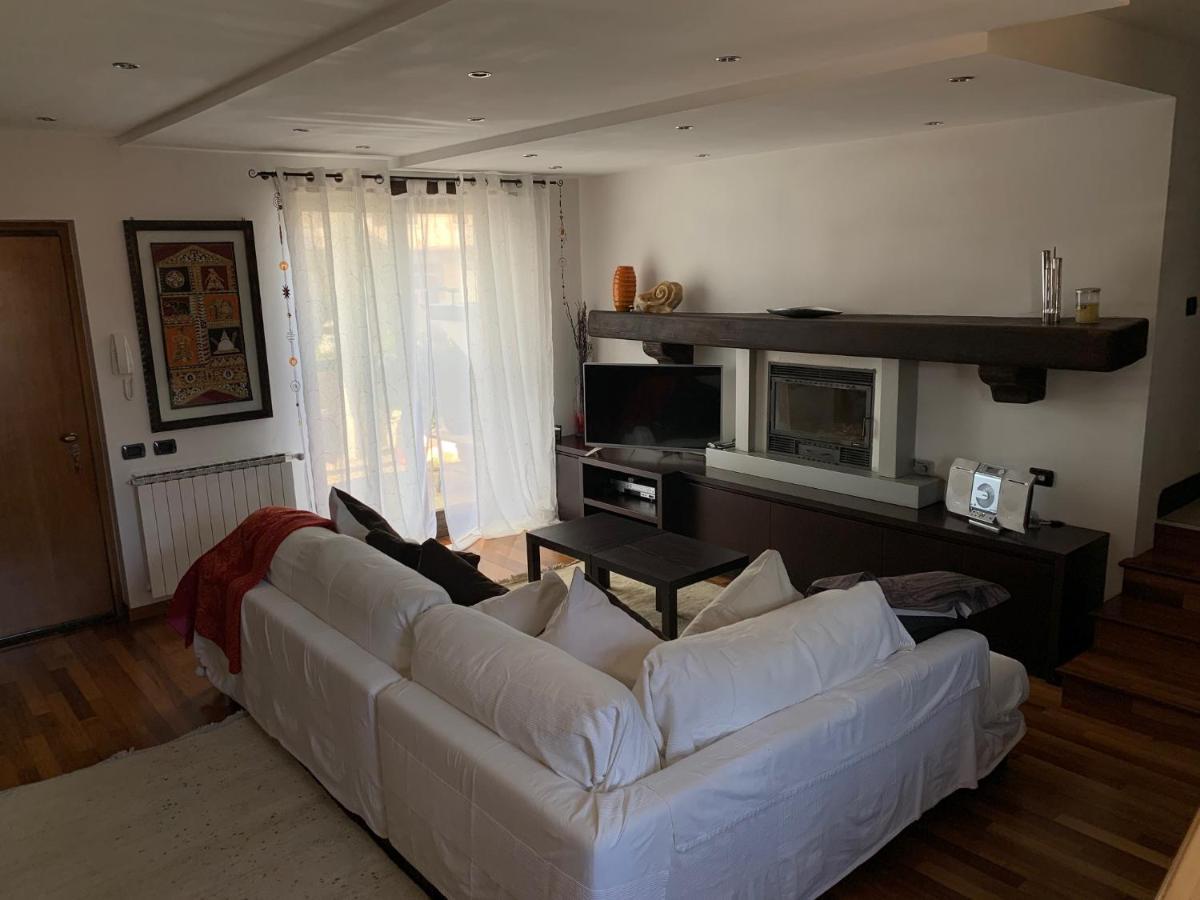 Near Como, Charming Apartment With Fireplace Grandate Dış mekan fotoğraf